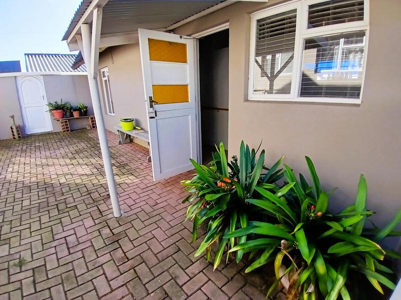 6 Bedroom Property for Sale in Stilbaai Wes Western Cape